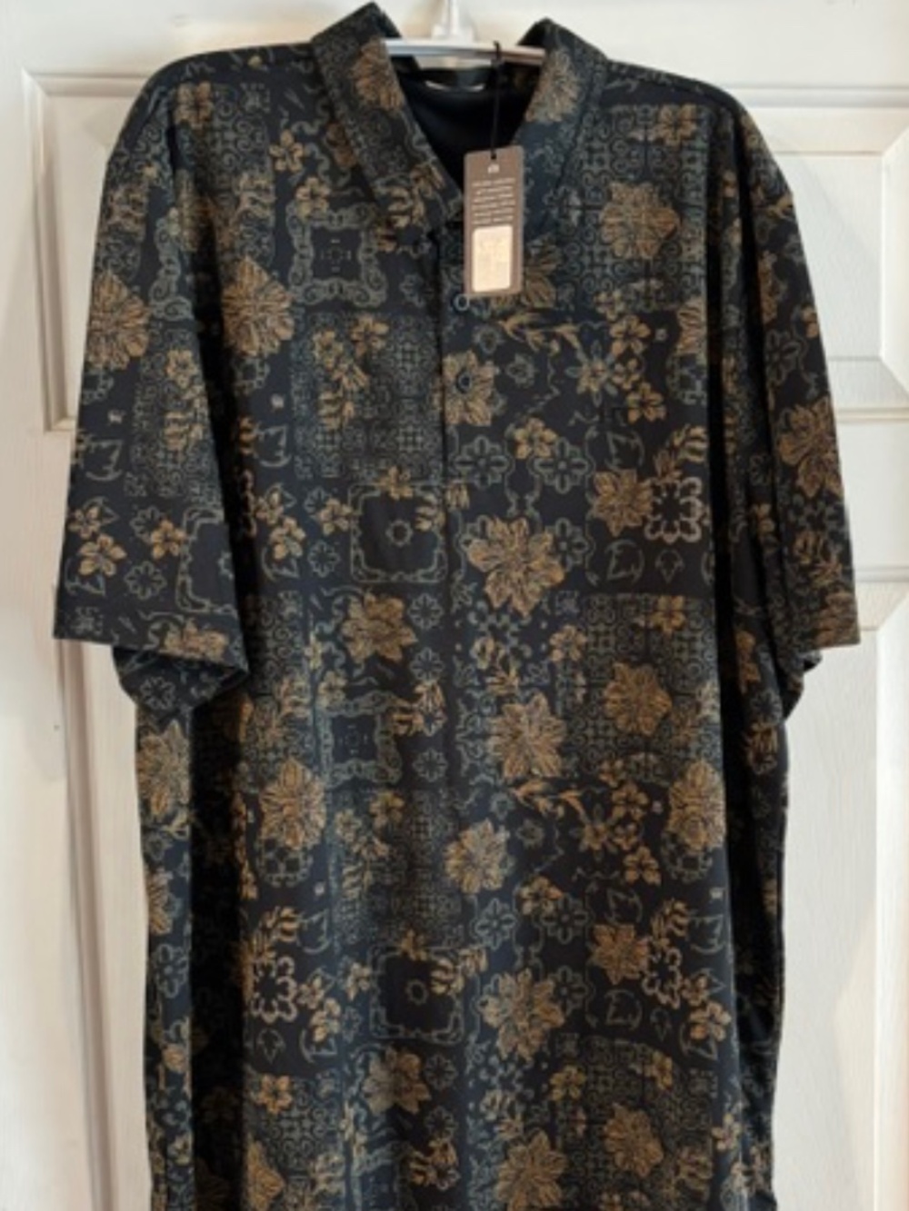 Travis Mathew (NWT) design called " Speaking my Language" - 2XL